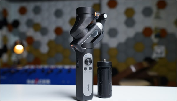 Hohem isteady v2 is made of sturdy non slip plastic