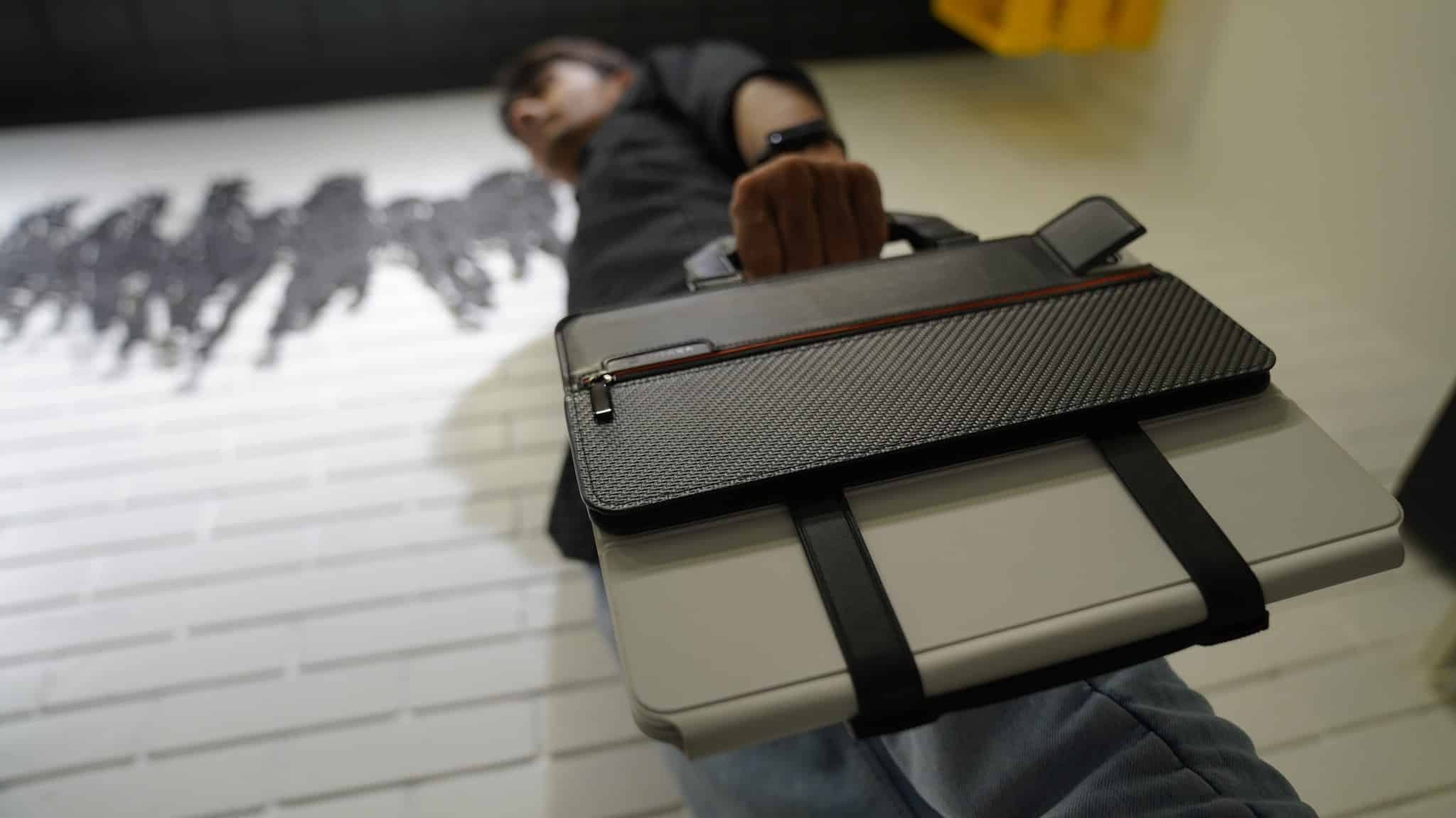 Pitaka Flipbook Case review 3