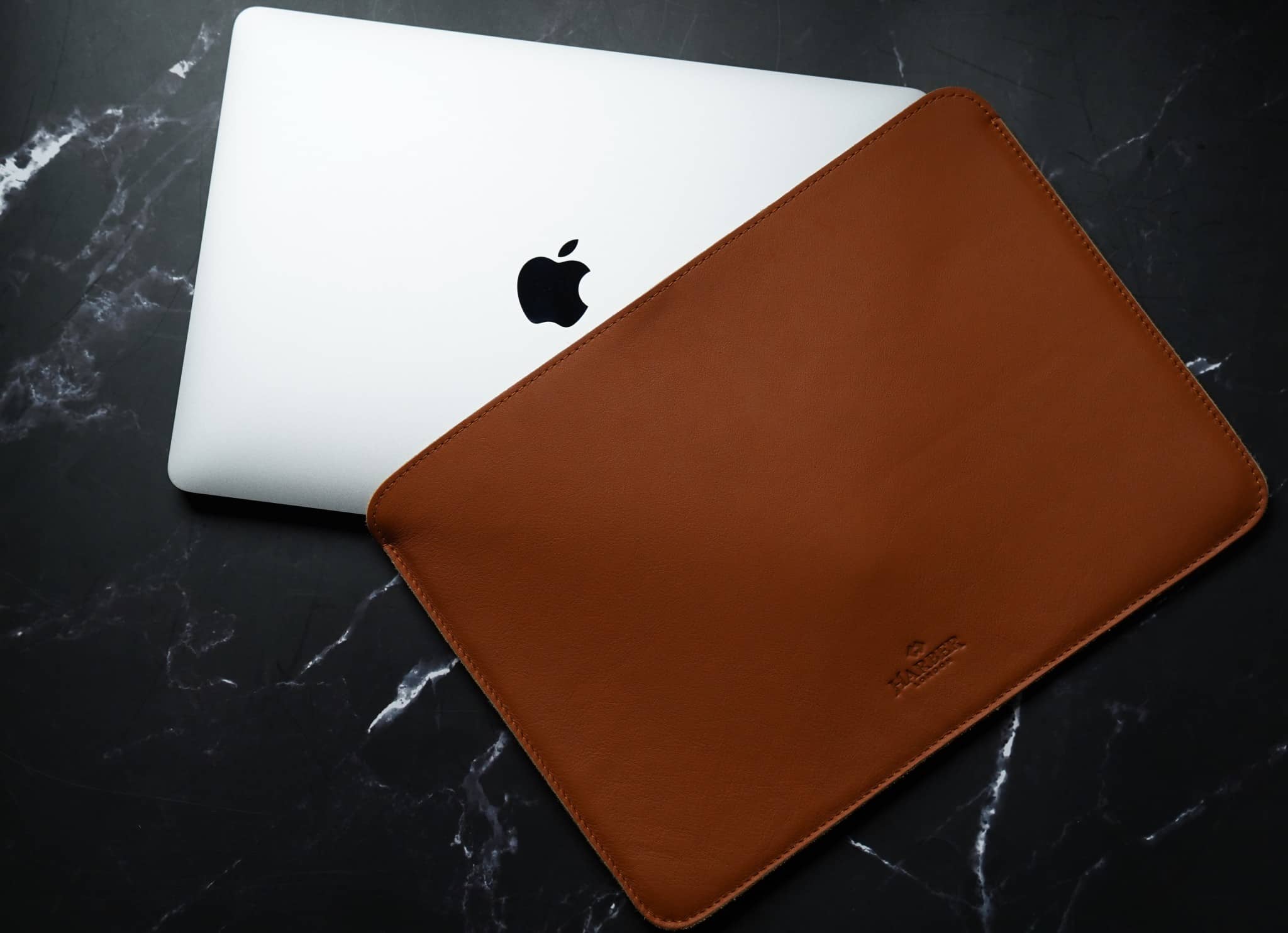 Should you get the Harber London leather sleeve