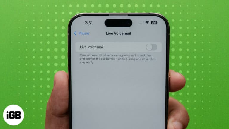 Live Voicemail option toggled off on an iPhone.